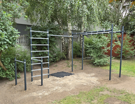 Drabinka gimnastyczna ogrodowa z drążkiem i poręczami OCYNK Street workout UNDERFIT UF9890