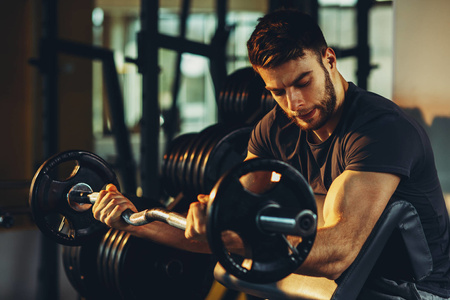 Zestaw obciążeń olimpijskich z gryfami 131 kg hantle sztanga UNDERFIT