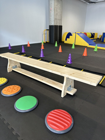 Ławka gimnastyczna drewniana UNDERFIT 3 m 